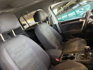 VW Touran 2.0 TDI BlueMotion Highline DSG | CH | AHK | LED | Navi | Kessy | DCC |
