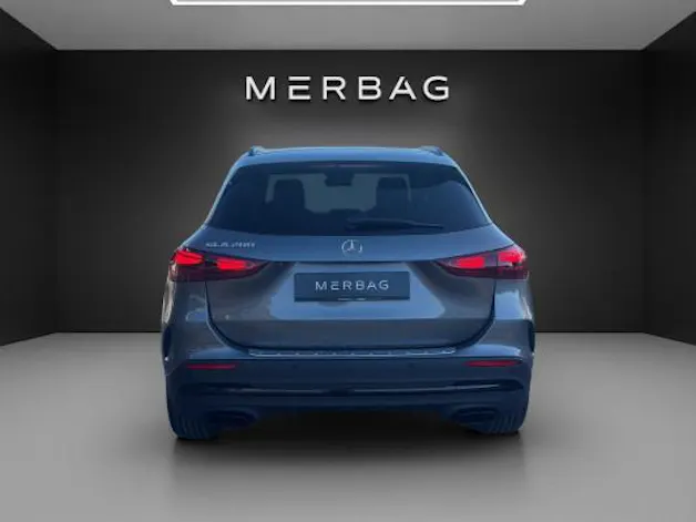 MERCEDES-BENZ GLA 200 Night Star 7G-D
