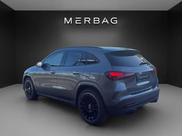 MERCEDES-BENZ GLA 200 Night Star 7G-D