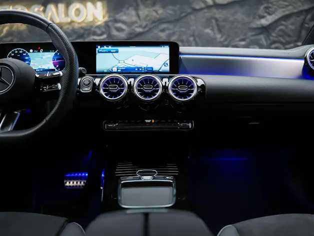 MERCEDES-BENZ CLA 200 d AMG Line