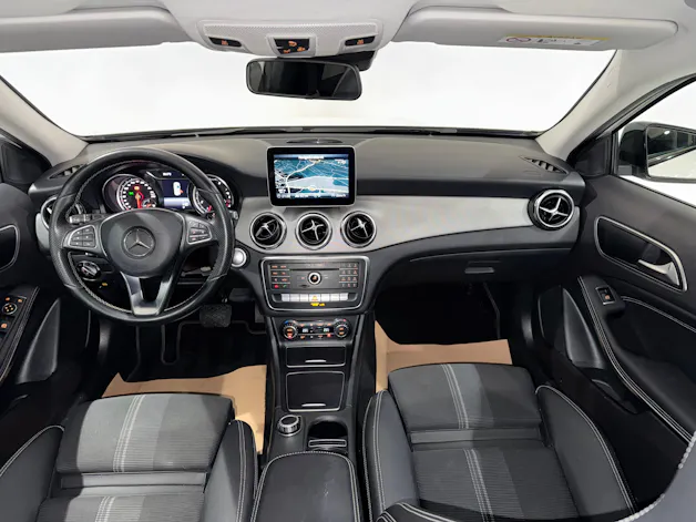 MERCEDES-BENZ GLA 200 Night Star 7G-DCT