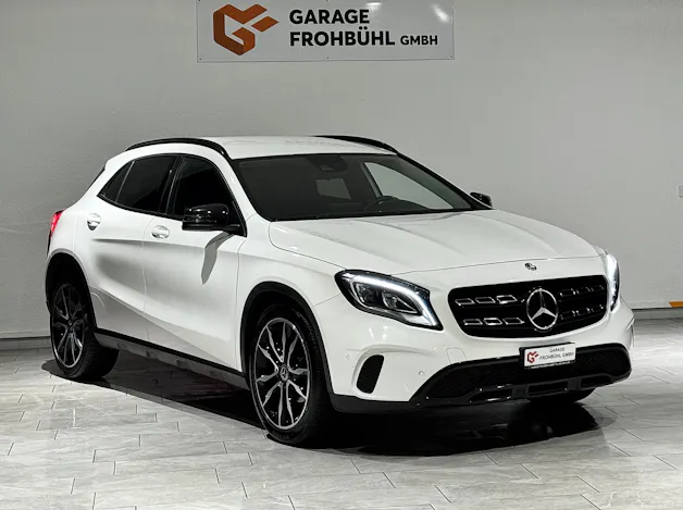 MERCEDES-BENZ GLA 200 Night Star 7G-DCT