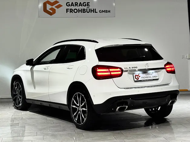 MERCEDES-BENZ GLA 200 Night Star 7G-DCT