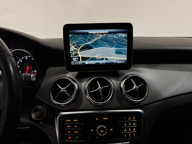MERCEDES-BENZ GLA 200 Night Star 7G-DCT