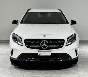 MERCEDES-BENZ GLA 200 Night Star 7G-DCT