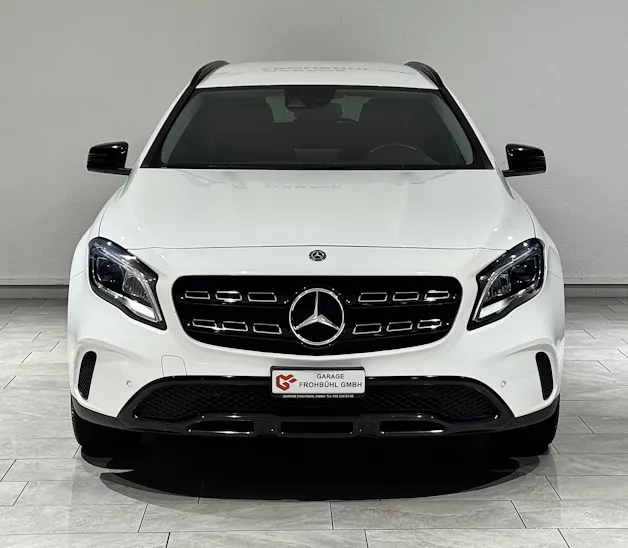 MERCEDES-BENZ GLA 200 Night Star 7G-DCT