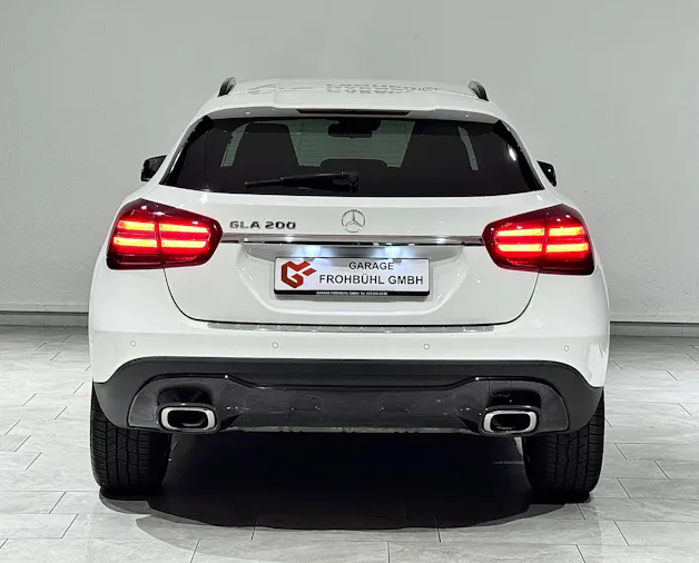 MERCEDES-BENZ GLA 200 Night Star 7G-DCT