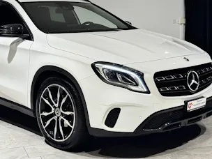 MERCEDES-BENZ GLA 200 Night Star 7G-DCT