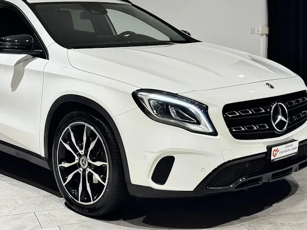 MERCEDES-BENZ GLA 200 Night Star 7G-DCT