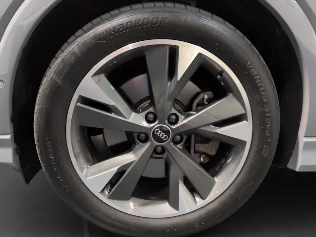 AUDI Q4 e-tron 45 quattro