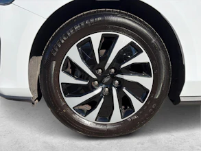 https://vehicle.imgix.net/4495568/c9e10167-c7fa-4fe3-92a0-e3277be4a676.jpg