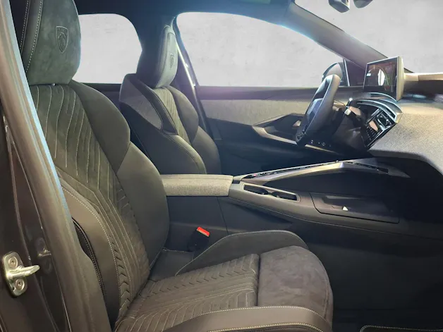 PEUGEOT 5008 1.6 PHEV 225 GT Exclusive