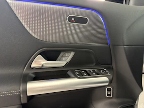 https://vehicle.imgix.net/4495620/a0da9bcc-323b-4d07-9ff7-c138e6272939.jpg