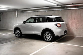https://vehicle.imgix.net/4495646/253e96b5-0270-47ae-a9b6-3d9e83656bbe.jpg