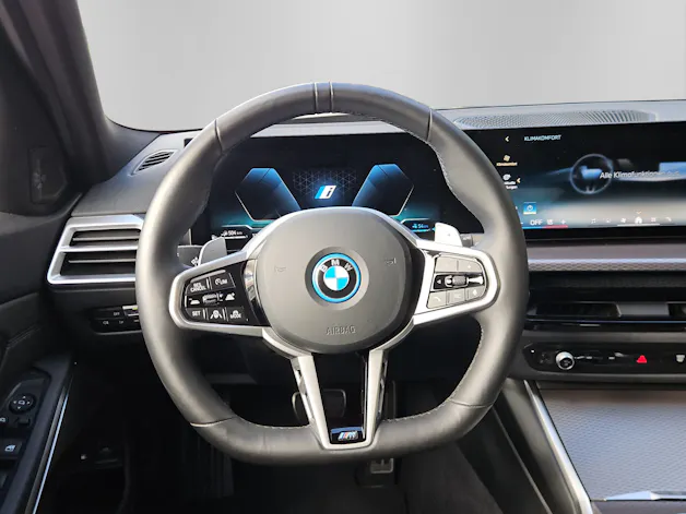 BMW 330e x DriveTouring Steptronic M Sport Pro