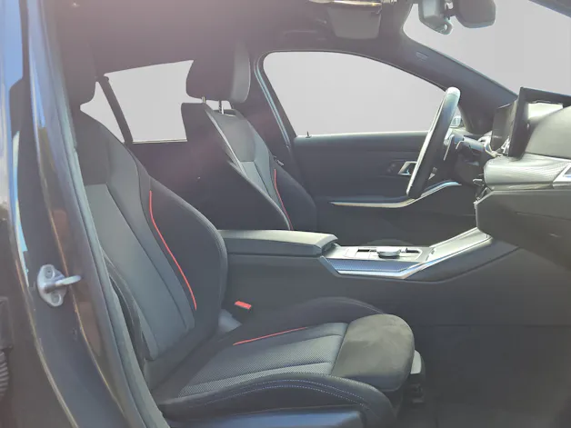 BMW 330e x DriveTouring Steptronic M Sport Pro