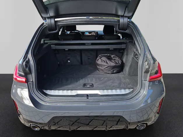 BMW 330e x DriveTouring Steptronic M Sport Pro