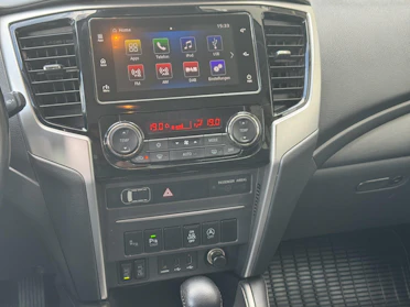 MITSUBISHI L 200 10