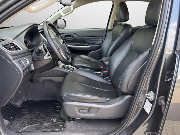 Mitsubishi L200 D-Cab Pick-up 2.2 DID 4x4 Diamond
