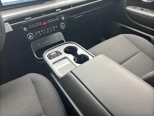 HYUNDAI Ioniq 9 110kWh Amplia 4WD