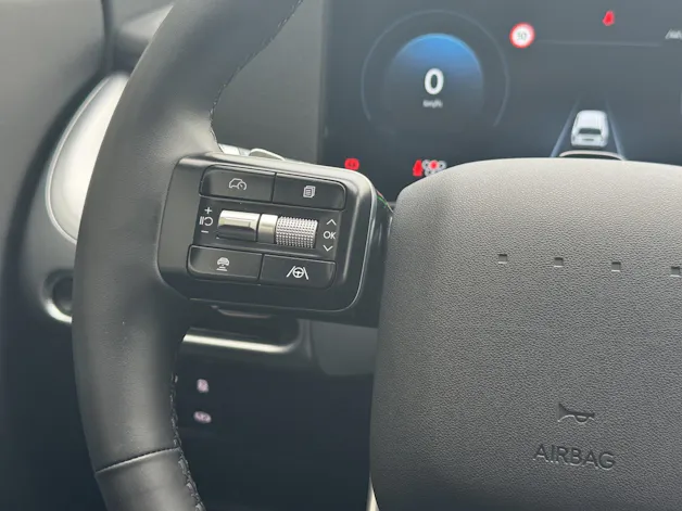 HYUNDAI Ioniq 9 110kWh Amplia 4WD