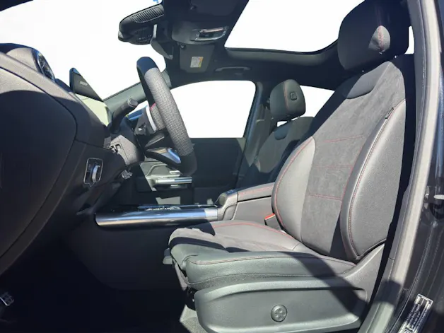 MERCEDES-BENZ GLA 250 AMG Line 4Matic Swiss Star