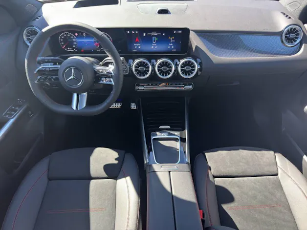 MERCEDES-BENZ GLA 250 AMG Line 4Matic Swiss Star