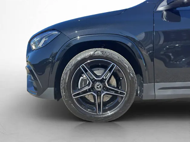 MERCEDES-BENZ GLA 250 AMG Line 4Matic Swiss Star