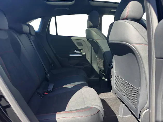 MERCEDES-BENZ GLA 250 AMG Line 4Matic Swiss Star