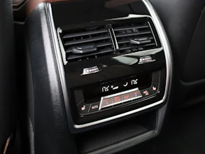 https://vehicle.imgix.net/4495843/15e2fbe2-631d-491f-afc0-94a5c11254e9.jpg