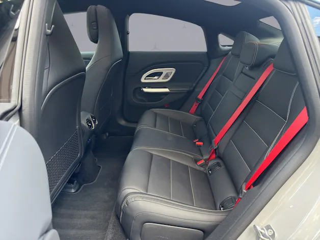 MERCEDES-BENZ CLA 350 AMG Line 4matic