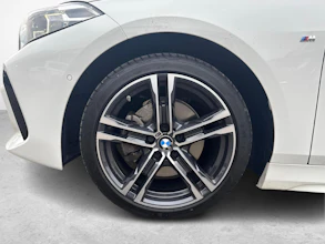 https://vehicle.imgix.net/4496314/4338d0c4-967b-49a9-94cf-335e3e439a64.jpg
