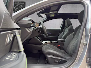 PEUGEOT 208 e-GT