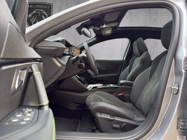 PEUGEOT 208 e-GT