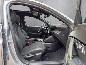 PEUGEOT 208 e-GT