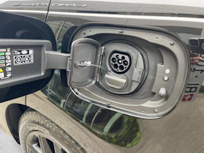 Fahrzeugbild LAND ROVER Range Rover Sport 3.0 I6 P460e Battersea Edition