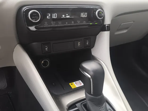 Toyota Yaris 1.5 VVT-i HSD Premium