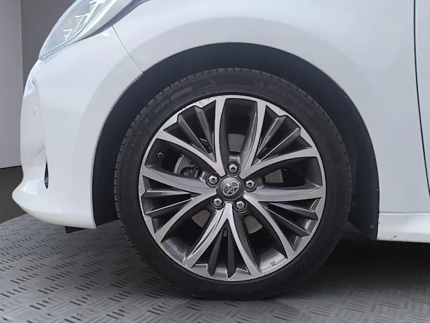 Toyota Yaris 1.5 VVT-i HSD Premium