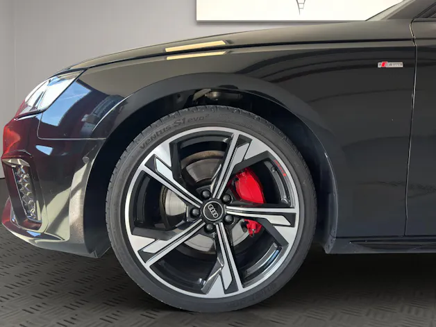 AUDI A4 Avant 40 TDI S line Attraction quattro S-tronic