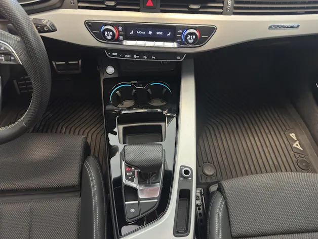 AUDI A4 Avant 40 TDI S line Attraction quattro S-tronic