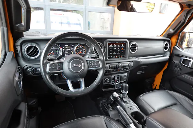 JEEP Wrangler 2.0 Sahara "CH Auto * Camera * Sièges chauffant * Capteur avant/arrière * Intérieur Cuir * Full prépare camping *"