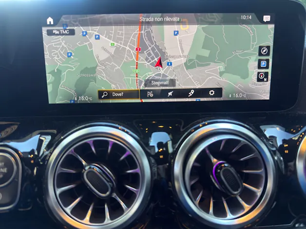 MERCEDES-BENZ GLA 200 d 4M - AMG / DISTRONIC / Rückfahrkamera / Premium-Plus