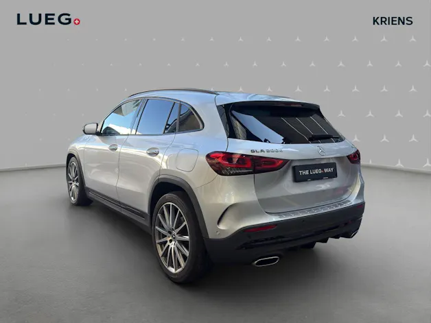 MERCEDES-BENZ GLA 200 d 4M - AMG / DISTRONIC / Rückfahrkamera / Premium-Plus