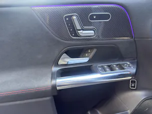 MERCEDES-BENZ GLA 200 d 4M - AMG / DISTRONIC / Rückfahrkamera / Premium-Plus