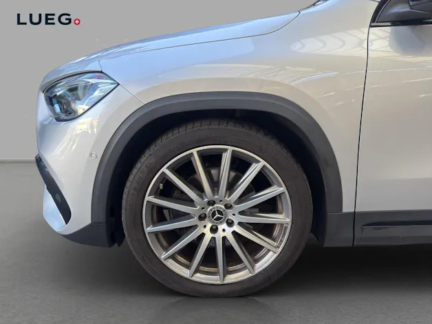 MERCEDES-BENZ GLA 200 d 4M - AMG / DISTRONIC / Rückfahrkamera / Premium-Plus