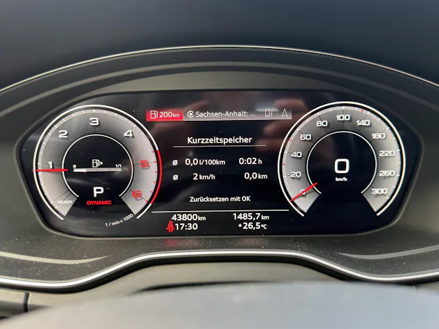 AUDI Q5 2.0 40 TDI - S Line - quattro *Black Edition*