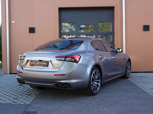 MASERATI Ghibli 2.0 Hybrid GT "* CH Auto * Tempomat * Camera recul * Sièges Electriques/mémoire * Toit Ouvrant * Phares LED *"