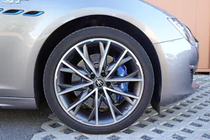MASERATI Ghibli 2.0 Hybrid GT "* CH Auto * Tempomat * Camera recul * Sièges Electriques/mémoire * Toit Ouvrant * Phares LED *"