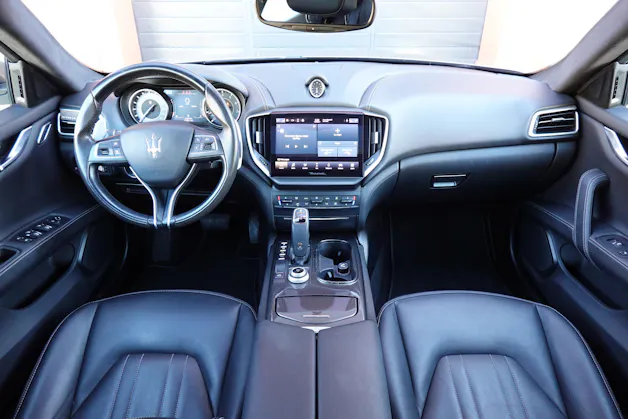 MASERATI Ghibli 2.0 Hybrid GT "* CH Auto * Tempomat * Camera recul * Sièges Electriques/mémoire * Toit Ouvrant * Phares LED *"