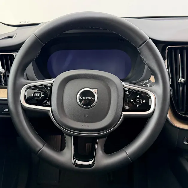 VOLVO XC60 2.0 B5 MH Plus Dark AWD